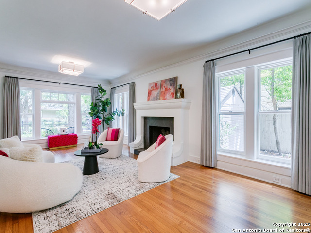 Listing photo id 5 for 204 Parklane