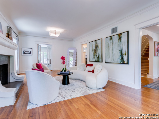 Listing photo id 7 for 204 Parklane