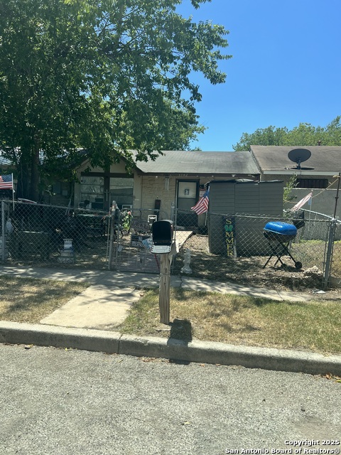 Image 3 of 4 For 5942 Fairgreen