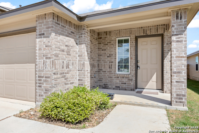 Details for 137 Legendary Trail, Floresville, TX 78114