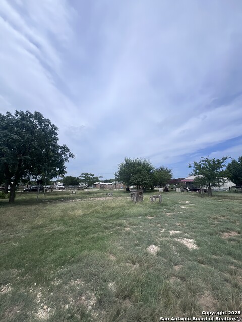Listing photo id 0 for 707 Mountain View