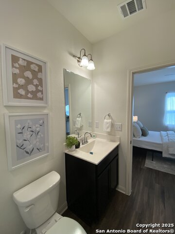 Listing photo id 11 for 5407 Malakoff