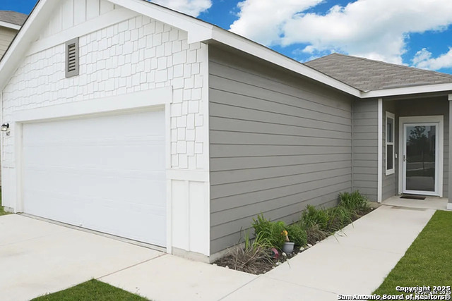 Listing photo id 0 for 5407 Malakoff