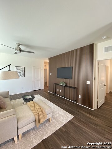 Listing photo id 5 for 5407 Malakoff