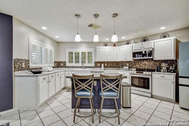 Image 11 of 45 For 3735 Shimmering Dawn St 2