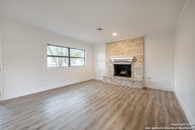 Image 10 of 32 For 6022 Royal Wood