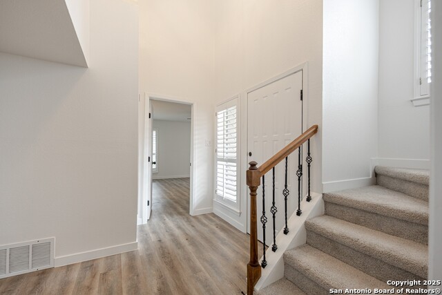 Image 17 of 32 For 6022 Royal Wood