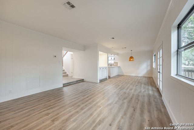 Image 8 of 32 For 6022 Royal Wood