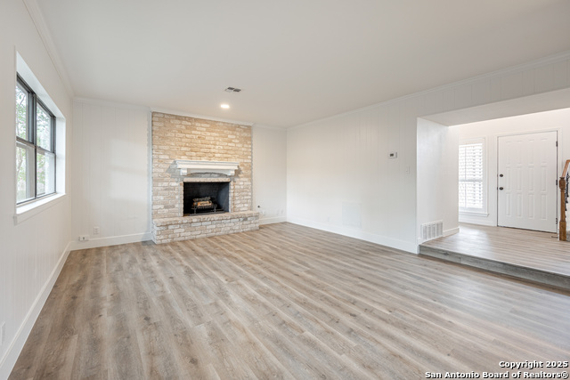 Image 9 of 32 For 6022 Royal Wood