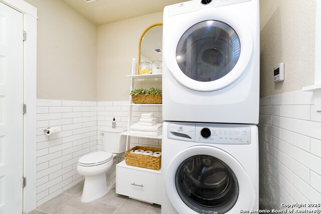 Image 14 of 26 For 255 Carle  