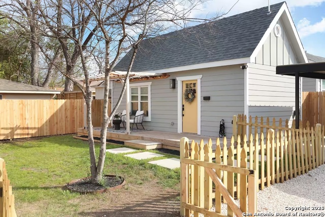 Image 17 of 26 For 255 Carle  