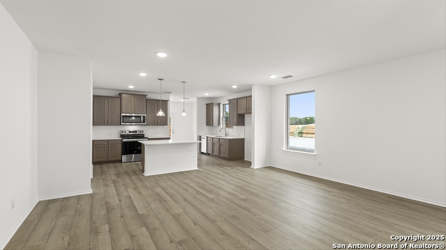 Image 8 of 51 For 5723 Marble Falls