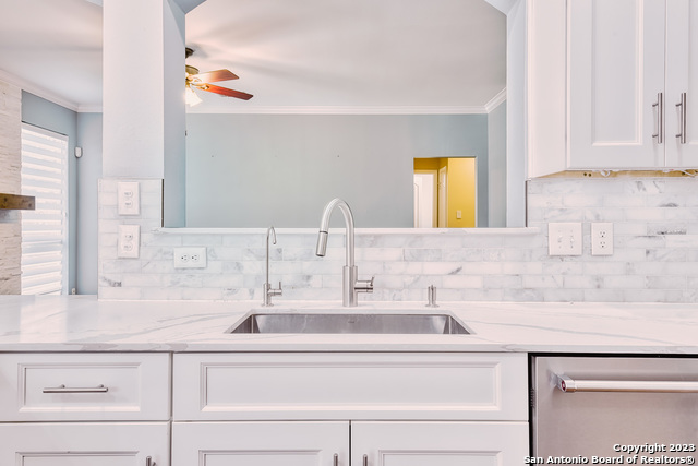 Listing photo id 14 for 22503 Madison Park