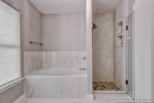 Listing photo id 22 for 22503 Madison Park