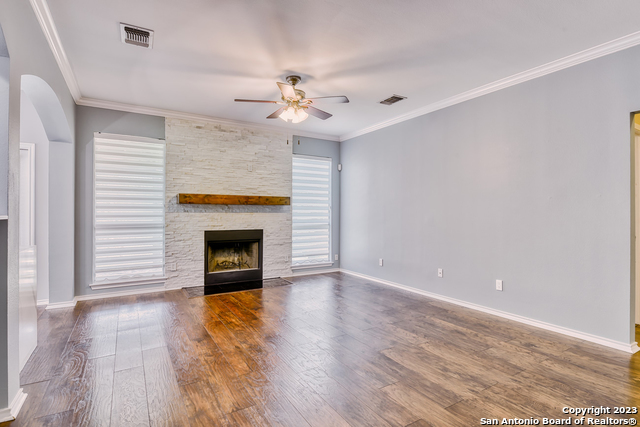 Listing photo id 4 for 22503 Madison Park