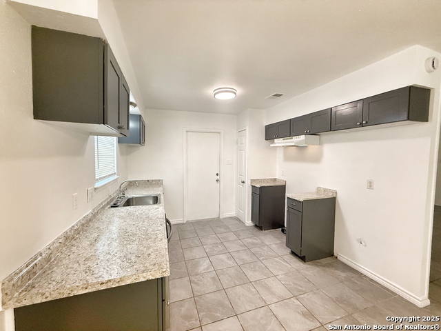 Image 10 of 25 For 912 Spring Hill Dr