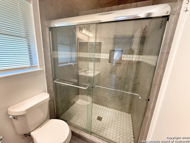 Image 14 of 25 For 912 Spring Hill Dr