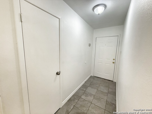 Image 3 of 25 For 912 Spring Hill Dr