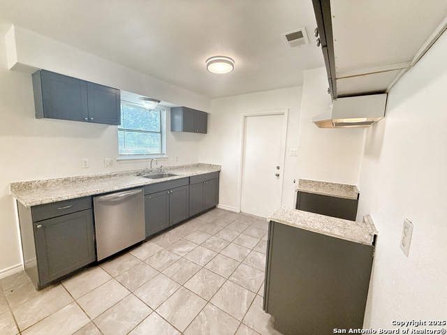 Image 6 of 25 For 912 Spring Hill Dr