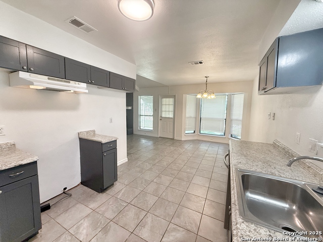 Image 7 of 25 For 912 Spring Hill Dr