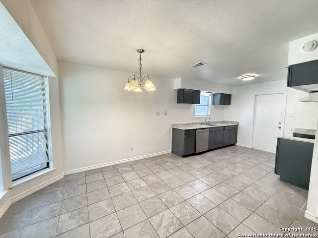 Image 8 of 25 For 912 Spring Hill Dr