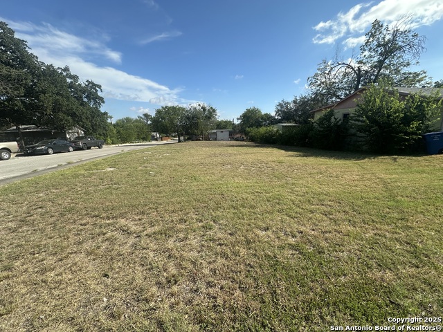 Listing photo id 1 for 2303 Hicks