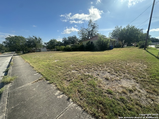 Listing photo id 2 for 2303 Hicks