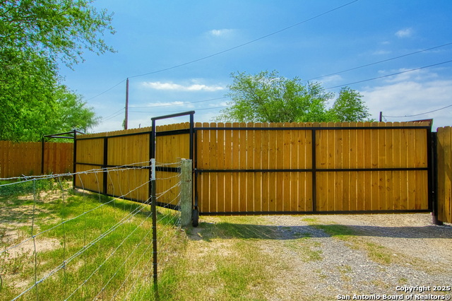 Image 4 of 46 For 18883 Lagloria