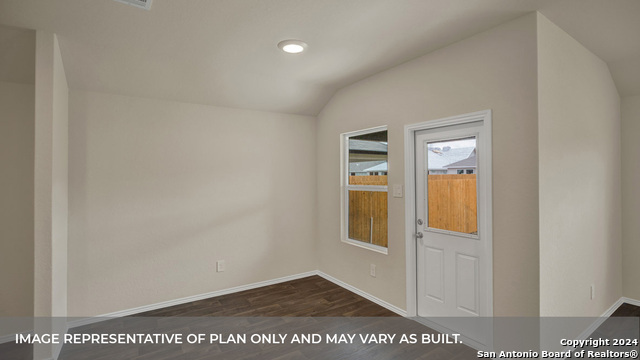 Image 17 of 30 For 1042 Argonne Forest