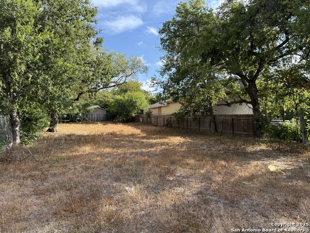 Listing photo id 1 for 5007 Bluff