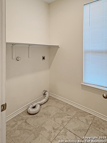 Image 15 of 37 For 3910 Sunfield Dr