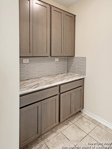 Image 7 of 37 For 3910 Sunfield Dr