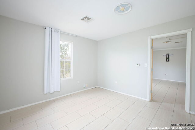 Image 15 of 27 For 2719 Houston St. W