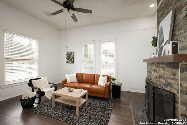Image 3 of 27 For 2719 Houston St. W