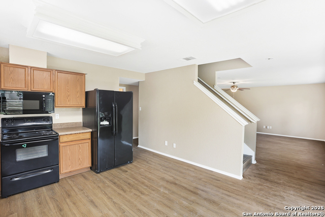 Image 11 of 38 For 10431 Manor Crk