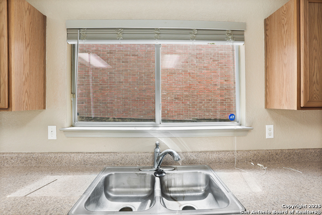 Image 12 of 38 For 10431 Manor Crk