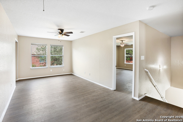 Image 14 of 38 For 10431 Manor Crk