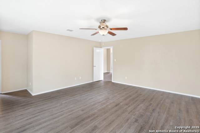 Image 17 of 38 For 10431 Manor Crk