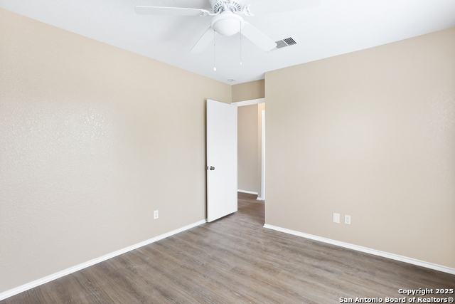 Image 20 of 38 For 10431 Manor Crk