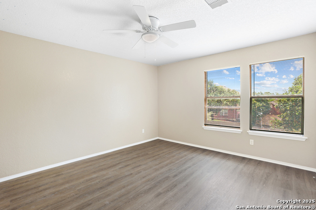 Image 21 of 38 For 10431 Manor Crk