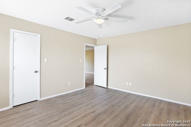 Image 22 of 38 For 10431 Manor Crk