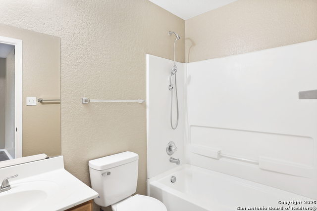 Image 25 of 38 For 10431 Manor Crk