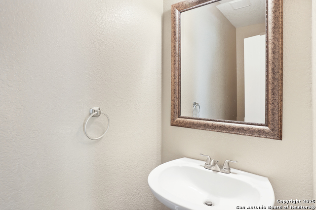 Image 26 of 38 For 10431 Manor Crk