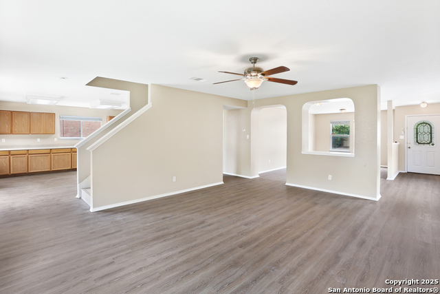 Image 8 of 38 For 10431 Manor Crk