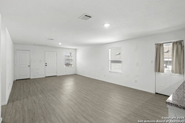 Image 4 of 16 For 7119 Satellite Way