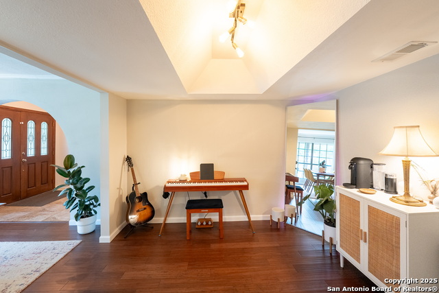 Image 7 of 53 For 6319 Bay Meadows