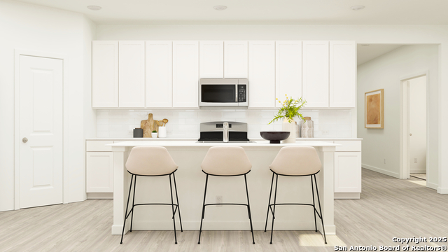 Listing photo id 4 for 9406 Spanish Oak