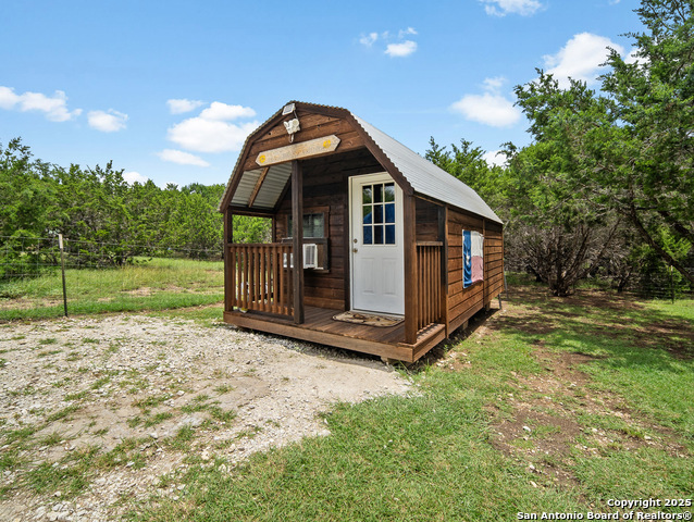 Listing photo id 8 for 1555 Desiree