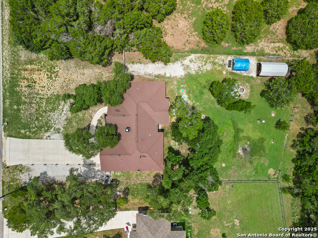 Listing photo id 9 for 1555 Desiree