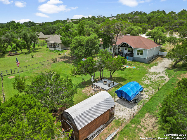 Listing photo id 10 for 1555 Desiree